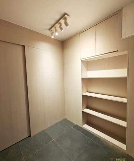 好傢俬的訂造櫃能根據你的空間大小及需求進行度身設計。高身櫃或L型櫃都能靈活劃分出一間房,無論是用作睡房、工作室還是儲物間,都能輕鬆實現。