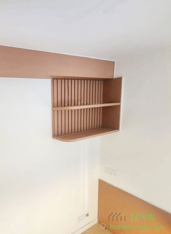 玄關是回家的第一印象，設計以暖色木材為主，讓人一進門便感受溫馨的氣氛。玄關櫃提供鞋櫃及收納功能，整潔之餘，亦方便日常出入。日式的簡約線條，配合柔和燈光，更顯優雅。