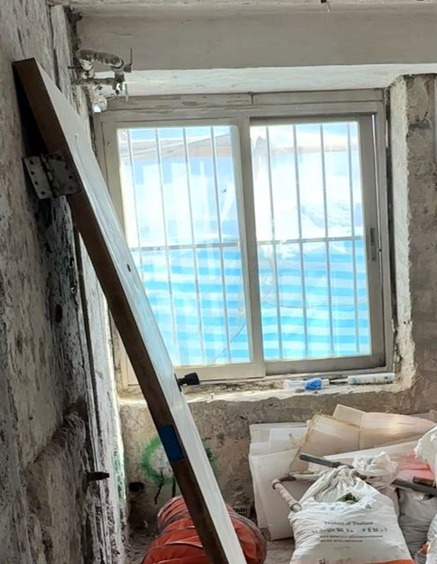 Before，大房舊窗做了趟窗設計，訂造新鋁窗時，客戶就選擇改回掩窗款，鋁窗的間隔都可以更改的。