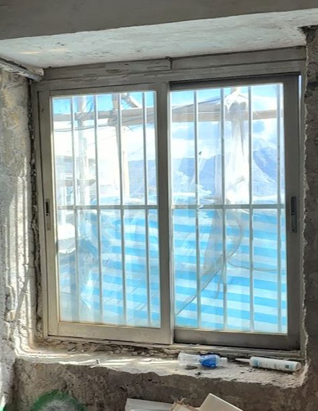 Before，大房舊窗做了趟窗設計，訂造新鋁窗時，客戶就選擇改回掩窗款，鋁窗的間隔都可以更改的。