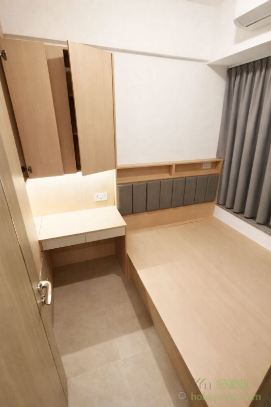 全屋傢俬以原木色調為主，簡約自然的設計風格為空間注入溫暖氣息，適合追求放鬆與舒適的家居氛圍。每件傢俬的細節設計，無論是線條的處理還是功能性的考量，都展現出對客戶需求的重視。