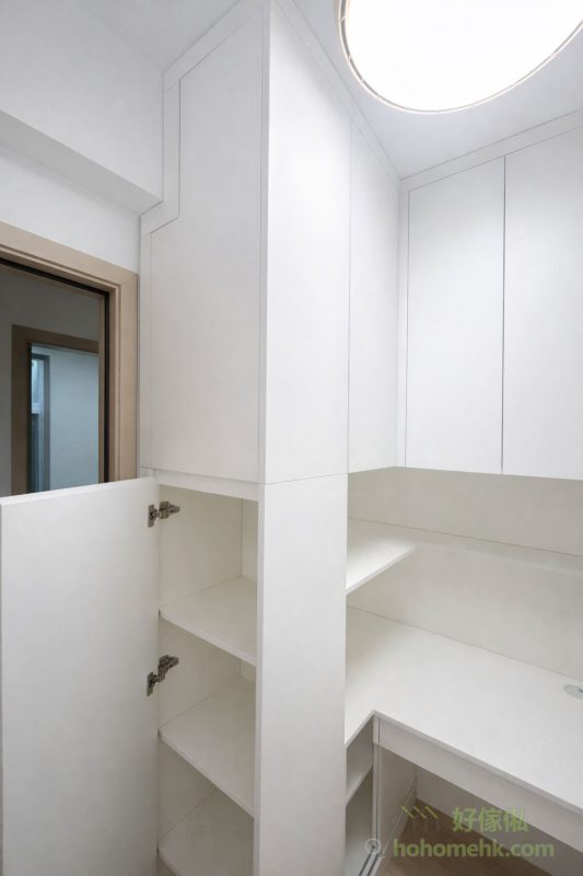 訂造的傢俬能根據不同空間需要進行調整，無論是特定尺寸的衣櫃、書桌，還是帶儲物功能的床架，都能因應房間格局量身訂製，最大限度地利用每一寸空間，為孩子提供舒適又實用的活動環境。