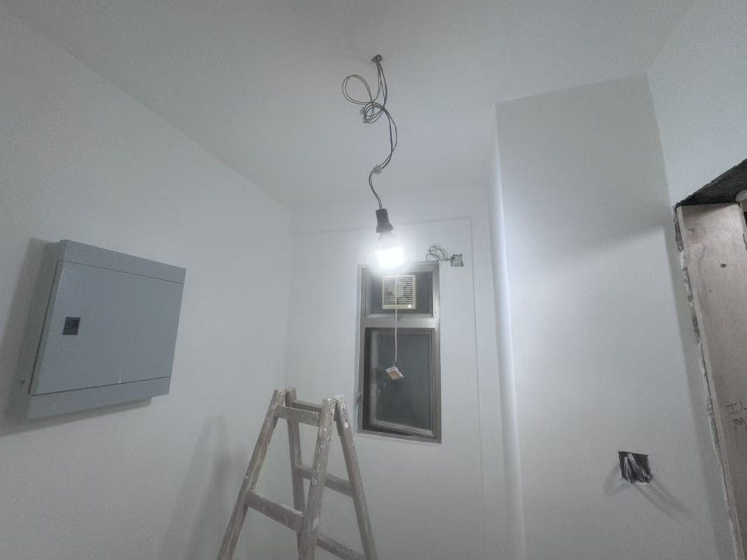 碧堤半島全屋剷底批灰油油完成！