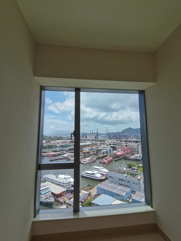 硅藻泥施工現場實拍。硅藻泥近年成成為裝修新寵兒，選擇以淺色為主，可以髹出獨特的質感，無論是簡約風抑或現代風家居風格都配搭得到。