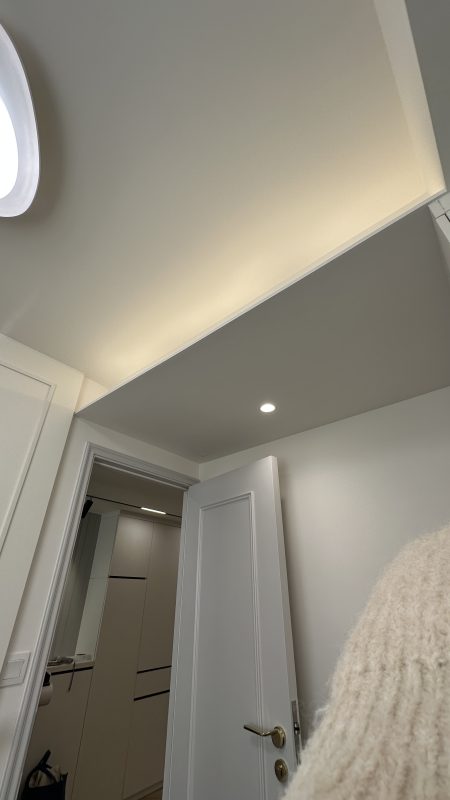 客廳燈槽及假天花工程連軌道燈大功告成，不同空間做不同款式的燈糟及假天花都可以，可以與設計師傾傾。