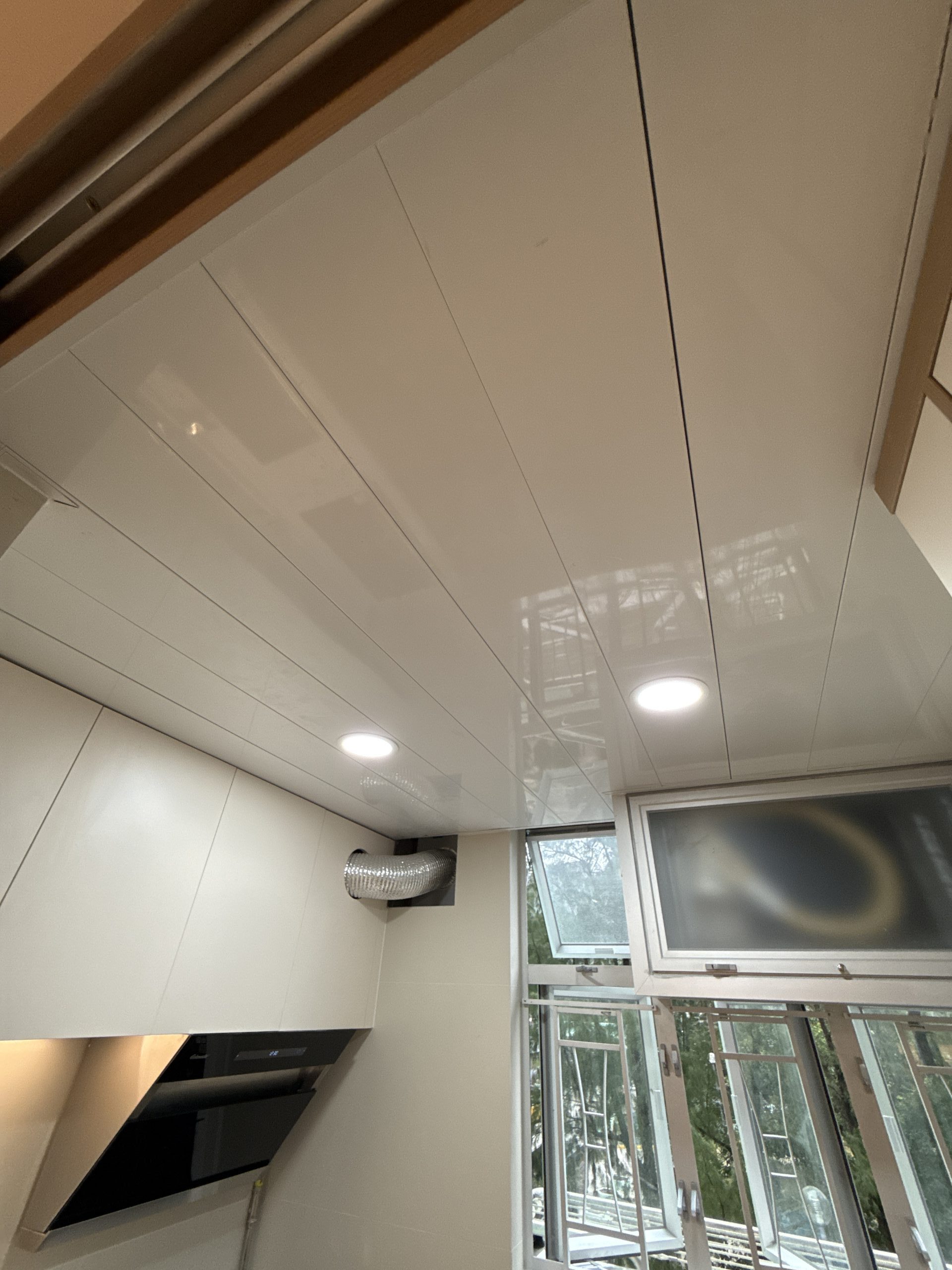 觀塘順天邨廚所鋁質假天花工程連兩盞燈