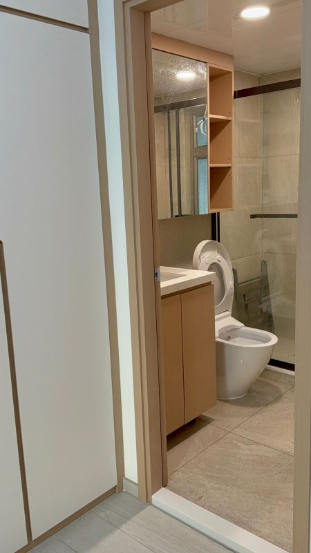 深井碧堤半島泥水工程 — 廚廁鋪瓷磚！裝修客戶可以自行選購廚廁瓷磚，交給我們的裝修師傅鋪磚，亦可以在好傢俬的建材供應商以優惠價加購瓷磚。大磚和細磚師傅都可以鋪，為客戶打造理想的風格。