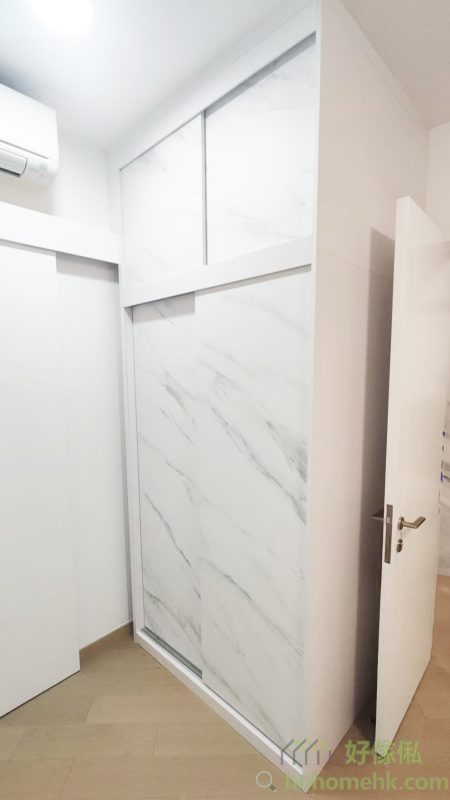 選擇專業訂造傢俬，讓每個細節都貼合您的需要。無論是電視背景牆、隱形門設計，還是客廳及睡房的整體規劃，我們都可為您提供量身訂製的方案，實現高效收納與美觀設計的雙重需求。