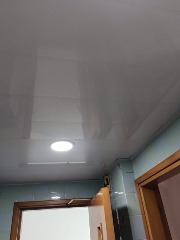 元朗翠韻華庭廚房鋁質假天花工程連兩盞燈