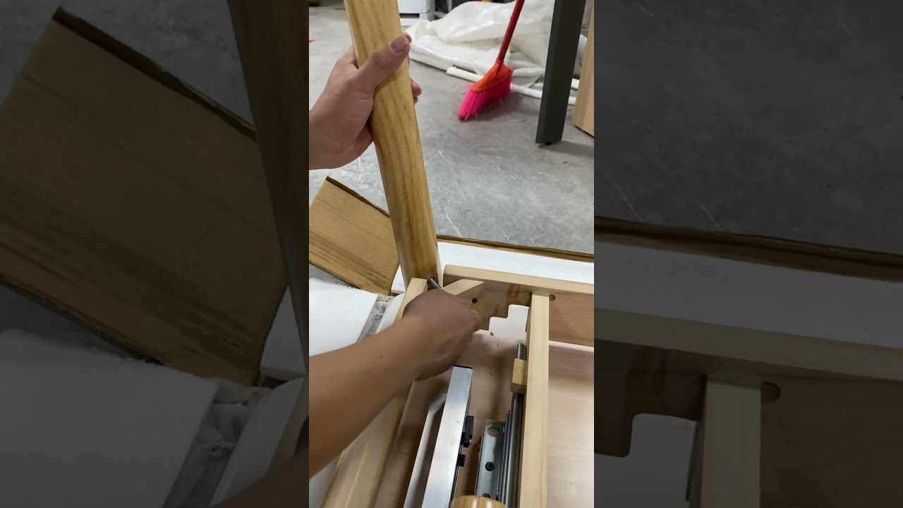 【成品傢俬安裝視頻】Lena全實木伸縮餐枱連餐椅組合 (1枱4椅) | 餐枱 | 變形傢俬 | 安裝視頻 | 好傢俬 Hohomehk：影片真實縮圖